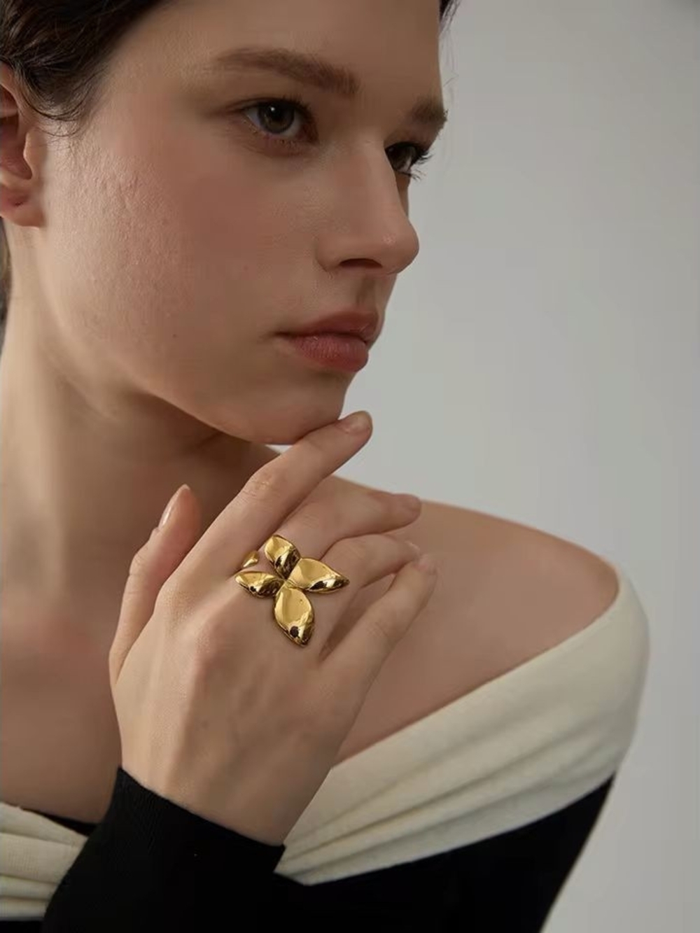 Flexible Shiny Gold Petal Statement Ring